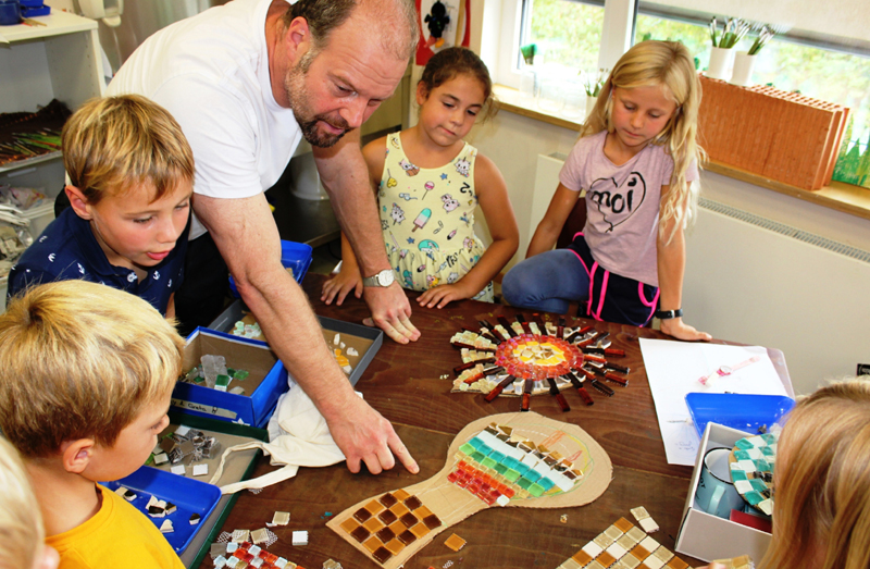 An der Montessori Grundschule in Salzkotten findet das Projekt „Wir sind Feuer, Erde, Wasser & Luft